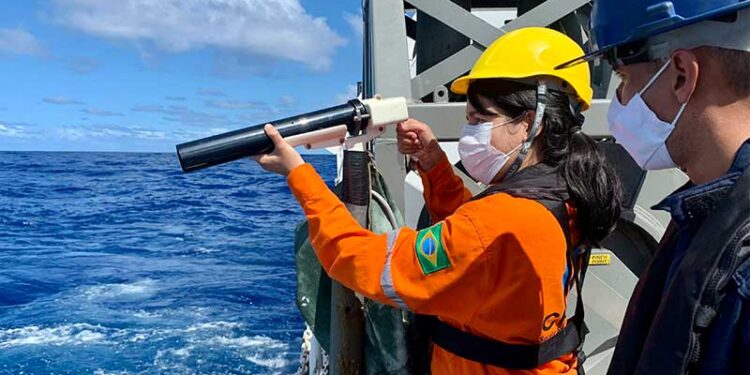 Brasil quer incorporar ilha submersa em seu território para resgatar enorme tesouro