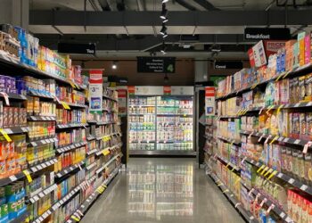 Rede de supermercados com mais de 2.700 lojas anunciou que vai demitir colaboradores e encerrar operações