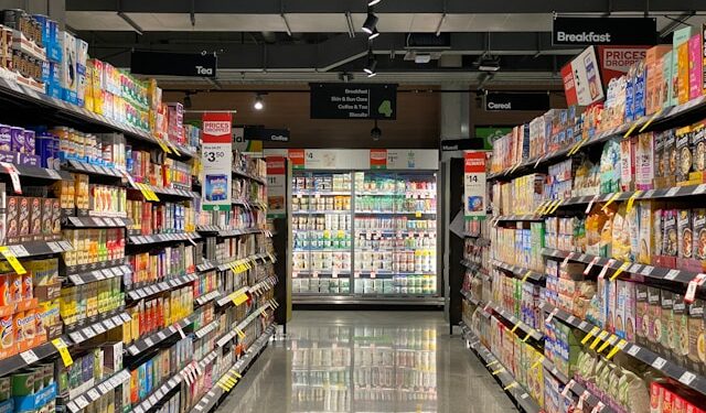 Rede de supermercados com mais de 2.700 lojas anunciou que vai demitir colaboradores e encerrar operações