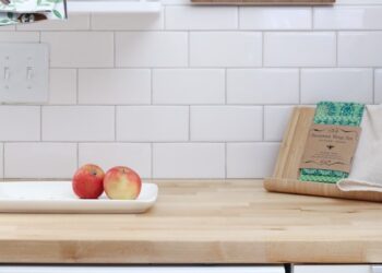 3 dicas para eliminar gordura das paredes da cozinha sem fazer muito esforço