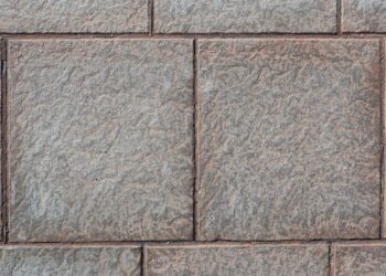 Mistura caseira com apenas 2 ingredientes ajuda a limpar pisos encardidos