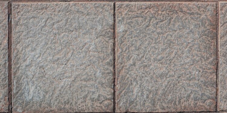 Mistura caseira com apenas 2 ingredientes ajuda a limpar pisos encardidos