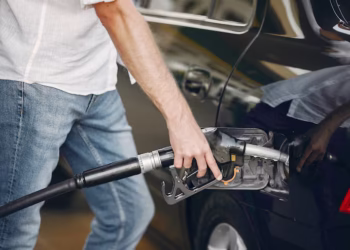 5 conselhos para ajudar a economizar gasolina enquanto dirige