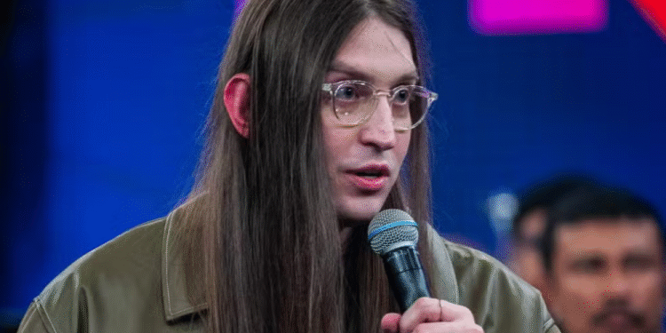 Ficamos arrepiados com previsão de vidente para Felca