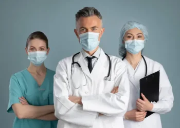 Ex-chefão do Google faz alerta a pessoas que cursam direito e medicina