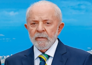 Enquanto Lula reclama dos R$ 46 mil que recebe todo mês, salário mínimo vai subir R$ 112 em 2026