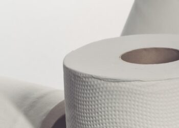 Sua saúde pode ser prejudicada ao usar papel higiênico na posição errada