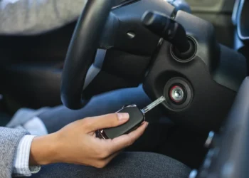 Você pode estar cometendo um erro ao esquentar o motor do carro em dias frios