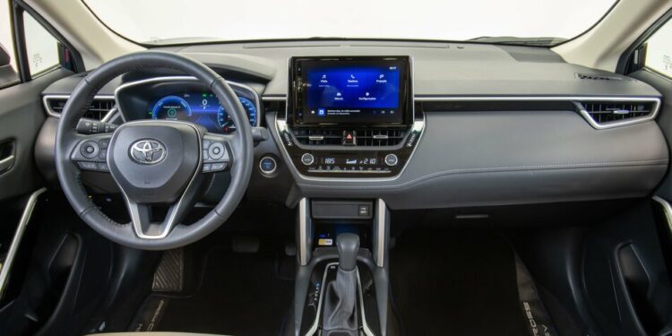 Carro lançado pela Toyota desafia a lógica e entrega consumo médio de moto