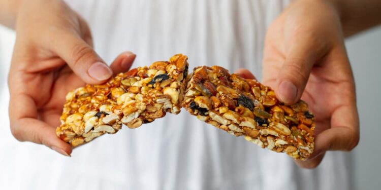 Se engana quem pensa que toda barrinha de cereal ajuda na dieta