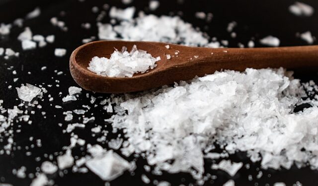 Você e sua máquina de lavar vão me agradecer por esse truque com sal grosso