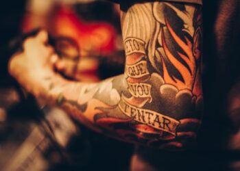 Tatuagens podem comprometer a mobilidade e muitos não sabem antes de fazer