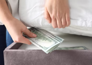 É comum que pessoas cometam esses erros ao guardar suas economias em casa