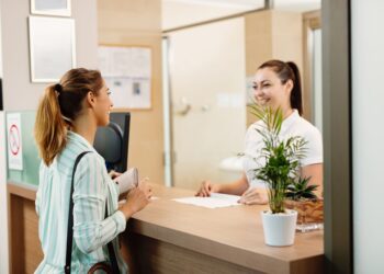 É isso que acontece se você não fizer check-out de um hotel