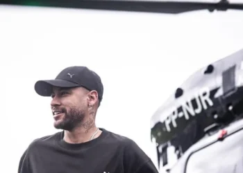 Neymar também é craque nos negócios e novo empreendimento atrai 20 mil pessoas na inauguração