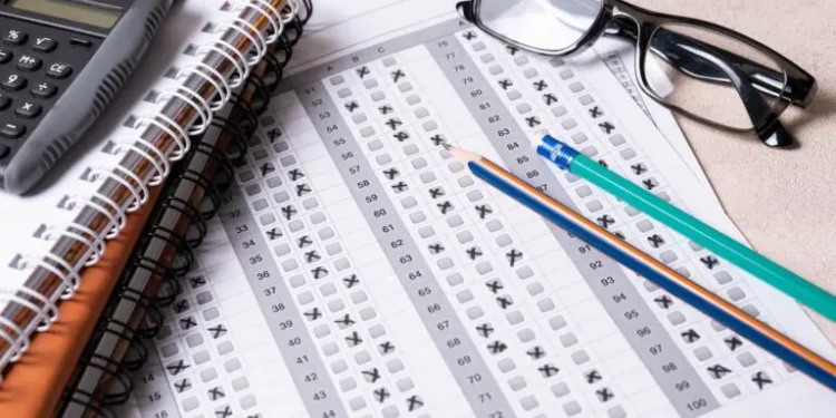 Concurso público de nível médio oferece quase 700 vagas com salário de R$ 6,4 mil