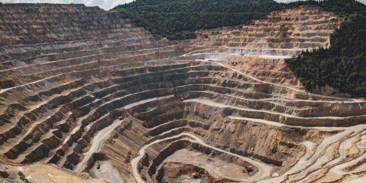 Mineração pode ser pausada em importante cidade de Minas Gerais e causar milhares de demissões