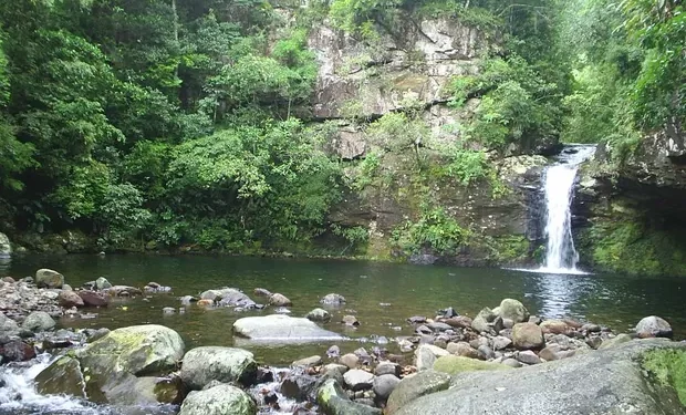 Terra dos Caminhoneiros é conhecida por linda cachoeira que encanta jogadores de futebol