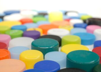 Tampas de garrafa sobrando em casa podem virar um tesouro nas suas mãos