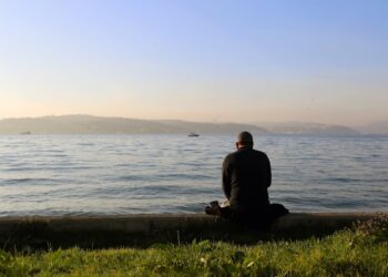 Saiba o que é solidão crônica e como ela impacta a saúde