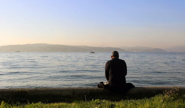 Saiba o que é solidão crônica e como ela impacta a saúde