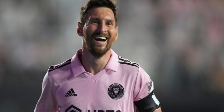 Atacante de contrato assinado com o Vasco só perde para Messi em 2025