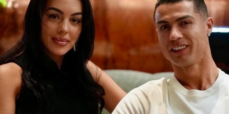 Cristiano Ronaldo pede Georgina em casamento após 9 anos, mas o que surpreende mesmo é a aliança