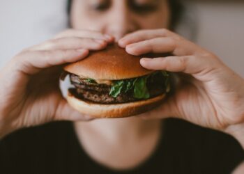 O que a psicologia diz sobre pessoas que sentem fome a todo momento