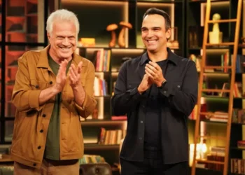 Enquanto Pedro Bial ganha R$ 800 mil mensais, Tadeu Schmidt recebe bem mais na Globo