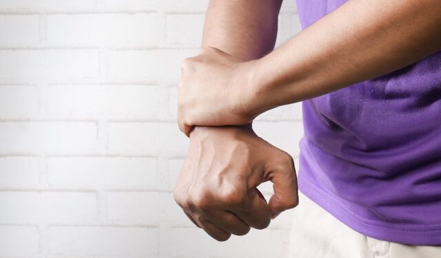 Colocar a mão gelada em machucados ajuda a curar mais rápido?