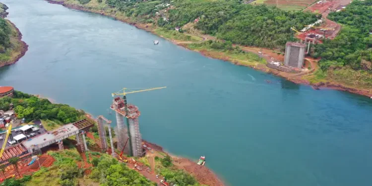 Cientistas anunciaram descoberta do maior reservatório de água do mundo que deixa o Aquífero Guarani passando vergonha
