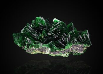 Exportação ilegal não passou batido e esmeralda gigantesca de R$ 2,3 bilhões voltou ao Brasil