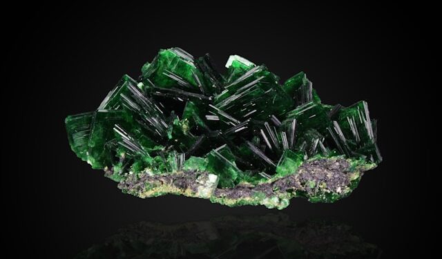 Exportação ilegal não passou batido e esmeralda gigantesca de R$ 2,3 bilhões voltou ao Brasil