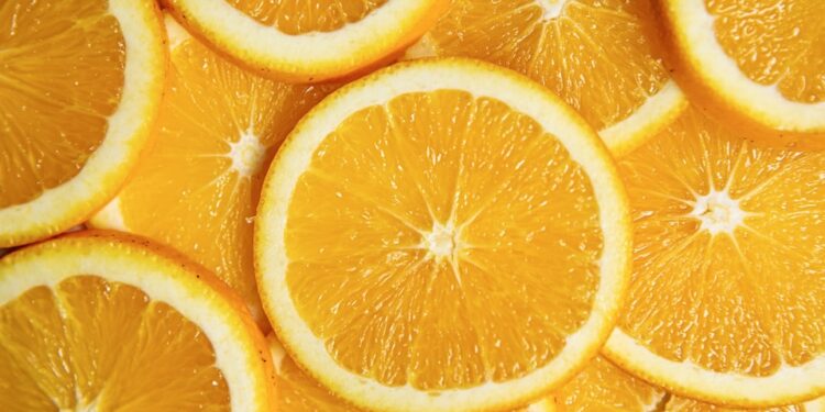 Consumir essa vitamina em excesso pode colaborar para o desenvolvimento de pedras nos rins