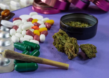 Rainha da Inglaterra teve o nome citado como maior traficante da história