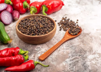 O segredo com pimenta-do-reino que protege suas plantas naturalmente