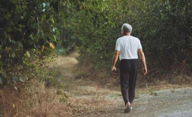 Por que caminhar rápido pode ser a melhor escolha para quem tem 60 anos ou mais