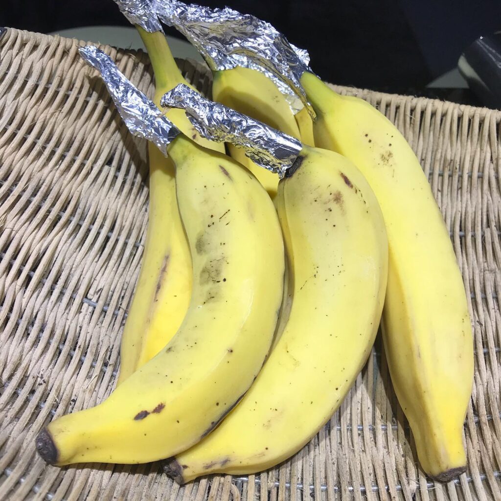 Papel alumínio ajuda a manter bananas frescas