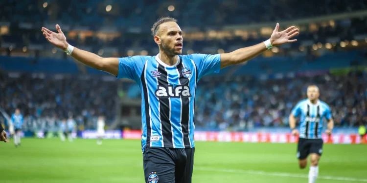 Enquanto Suárez ganhava R$ 2 milhões por mês, salário de Braithwaite no Grêmio não fica atrás
