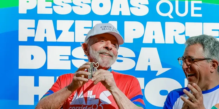 Donos de cartões de crédito ficaram pulando de alegria após Lula assinar nova Lei