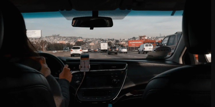 Motoristas da Uber foram banidos após prática envolvendo o preço das corridas