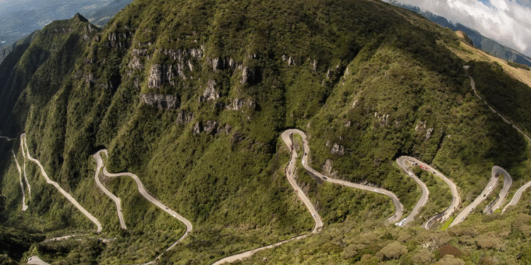 Serra com 284 curvas permite velocidade de apenas 40 km/h