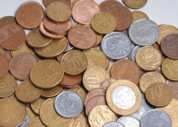 Brasileiros estão revirando gavetas atrás de moeda rara que vale R$ 3.500