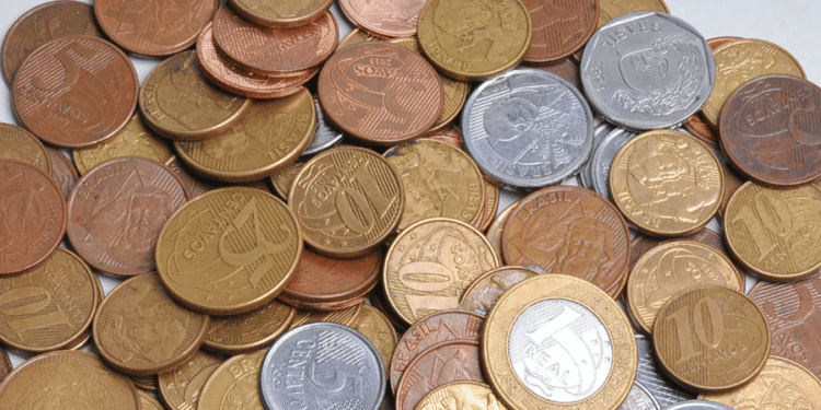 Brasileiros estão revirando gavetas atrás de moeda rara que vale R$ 3.500