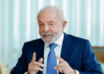 Assinatura de Lula permite Record ter novo canal para brigar com Globo e SBT