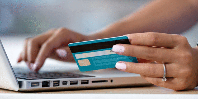SPC manda recado importante para quem deseja ter um cartão de crédito e tem o nome sujo