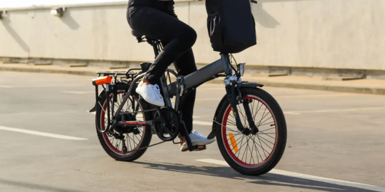 Donos de bicicletas elétricas podem cumprir exigência com CNH para andar