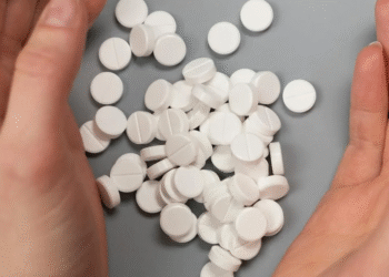 Anvisa manda recolher remédios falsificados e proíbe venda de suplementos sem registros: Veja a lista