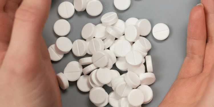 Anvisa manda recolher remédios falsificados e proíbe venda de suplementos sem registros: Veja a lista