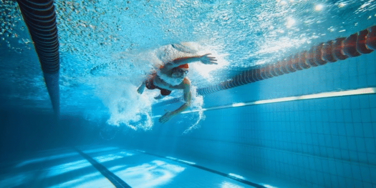‘Michael Phelps’ brasileiro não para de ganhar medalhas na natação e chega ao 8º ouro em Mundiais